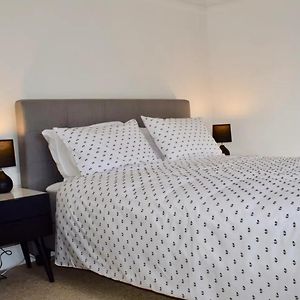 Cosy 3 Bedroom Apartment In Trendy Haberfield